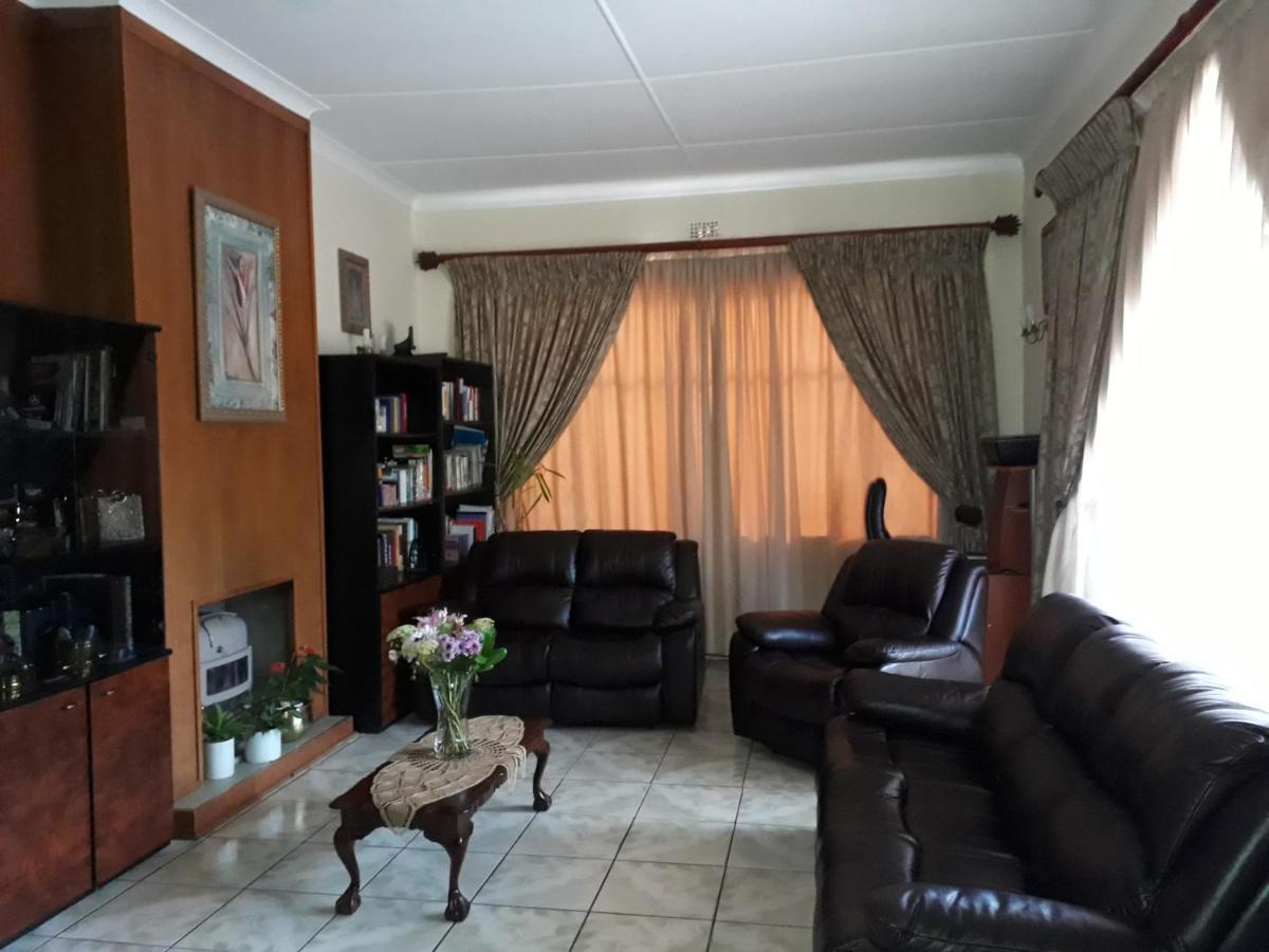 יוהנסבורג Upper Houghton Guesthouse מראה חיצוני תמונה