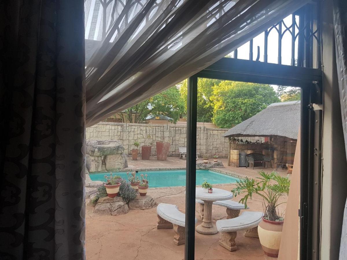 יוהנסבורג Upper Houghton Guesthouse מראה חיצוני תמונה