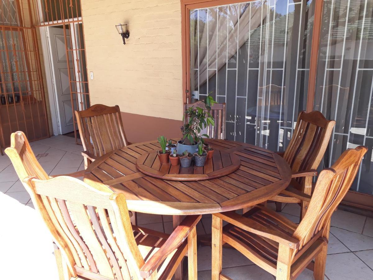 יוהנסבורג Upper Houghton Guesthouse מראה חיצוני תמונה